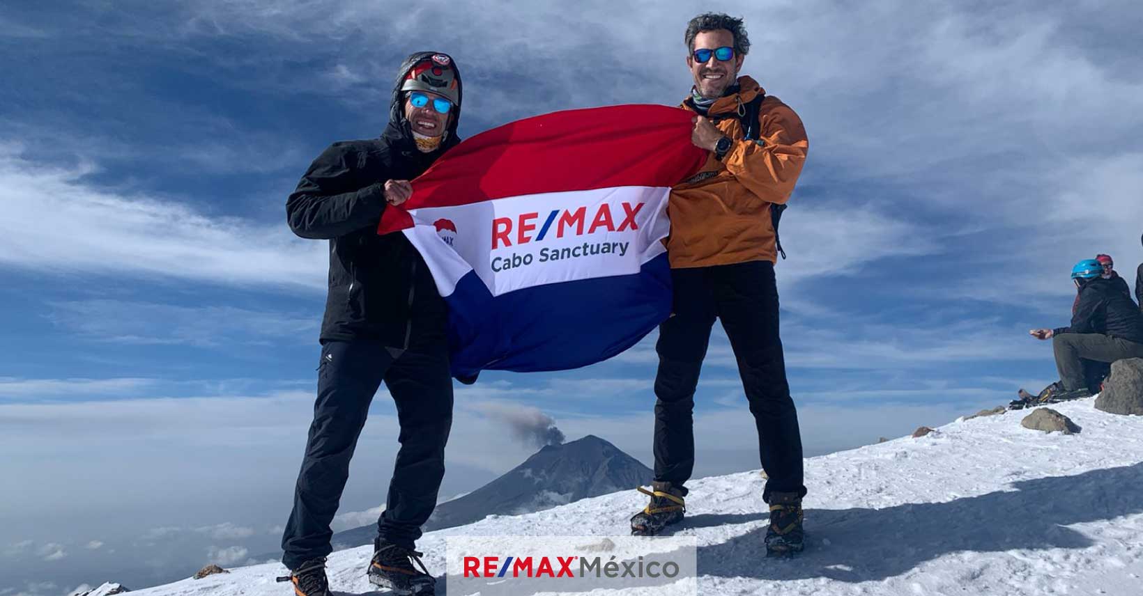 RE/MAX llega a la cima del Iztaccíhuatl